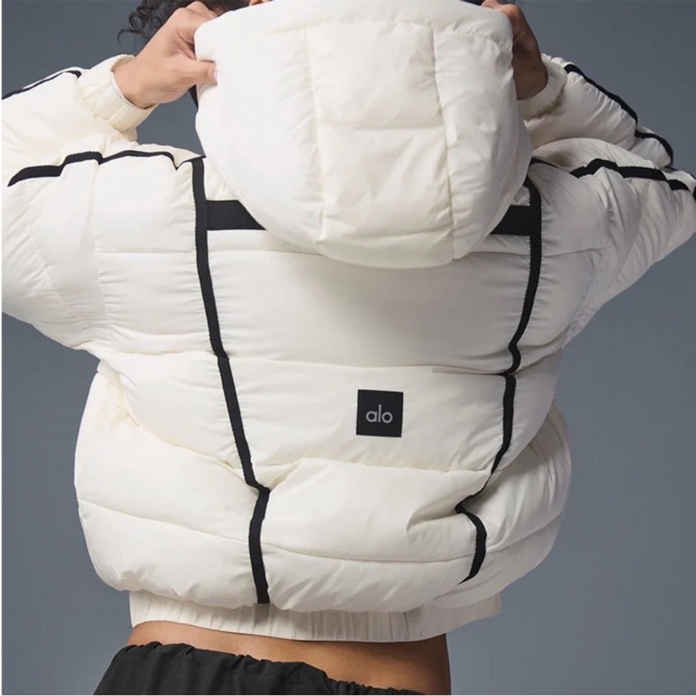 Alo aspen love puffer size small only worn once!